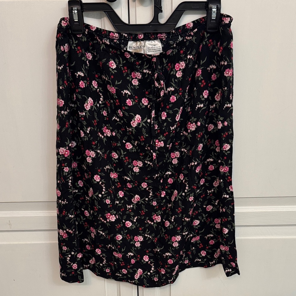 Vintage Dark Floral Cottagecore Romantic Midi Skirt in Black and Pink. Size L